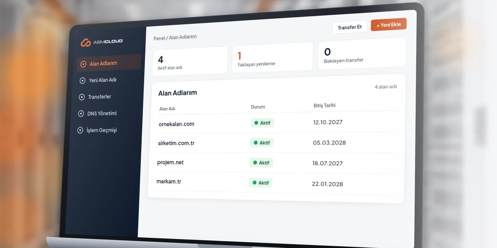 ASMCloud müşteri panelinde alan adları listesi açık dizüstü bilgisayar